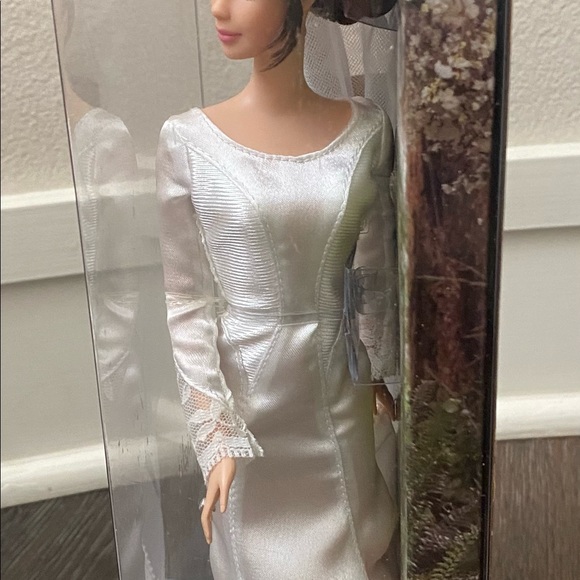Barbie The Twilight Saga Breaking Dawn Bella - Picture 5 of 7
